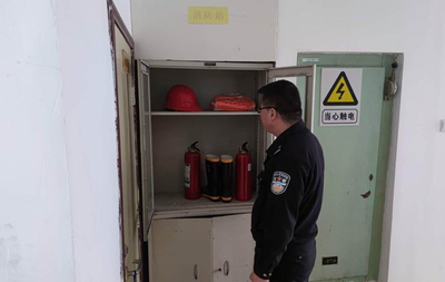 三门峡市公安局湖滨分局建设警务室对辖区宾馆开展安全消防检查