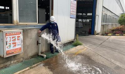 湖北襄阳:多部门联合会诊危化品企业消防安全