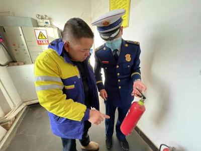 阳泉市盂县消防大队深入辖区加油站开展节日期间消防安全监督检查