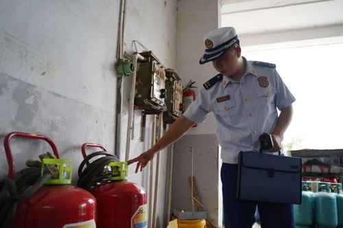 镇远消防检查易燃易爆场所严防安全 防火线