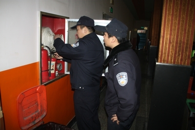 东兴社区节前慰问困难家庭