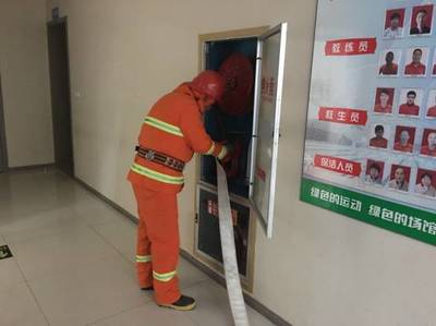 江南消防大队检查中心微型消防站并指导消防演练